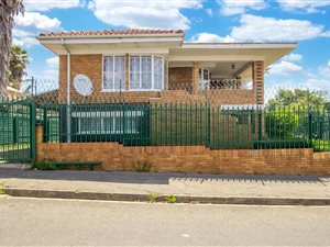 8 Bed House in Brixton