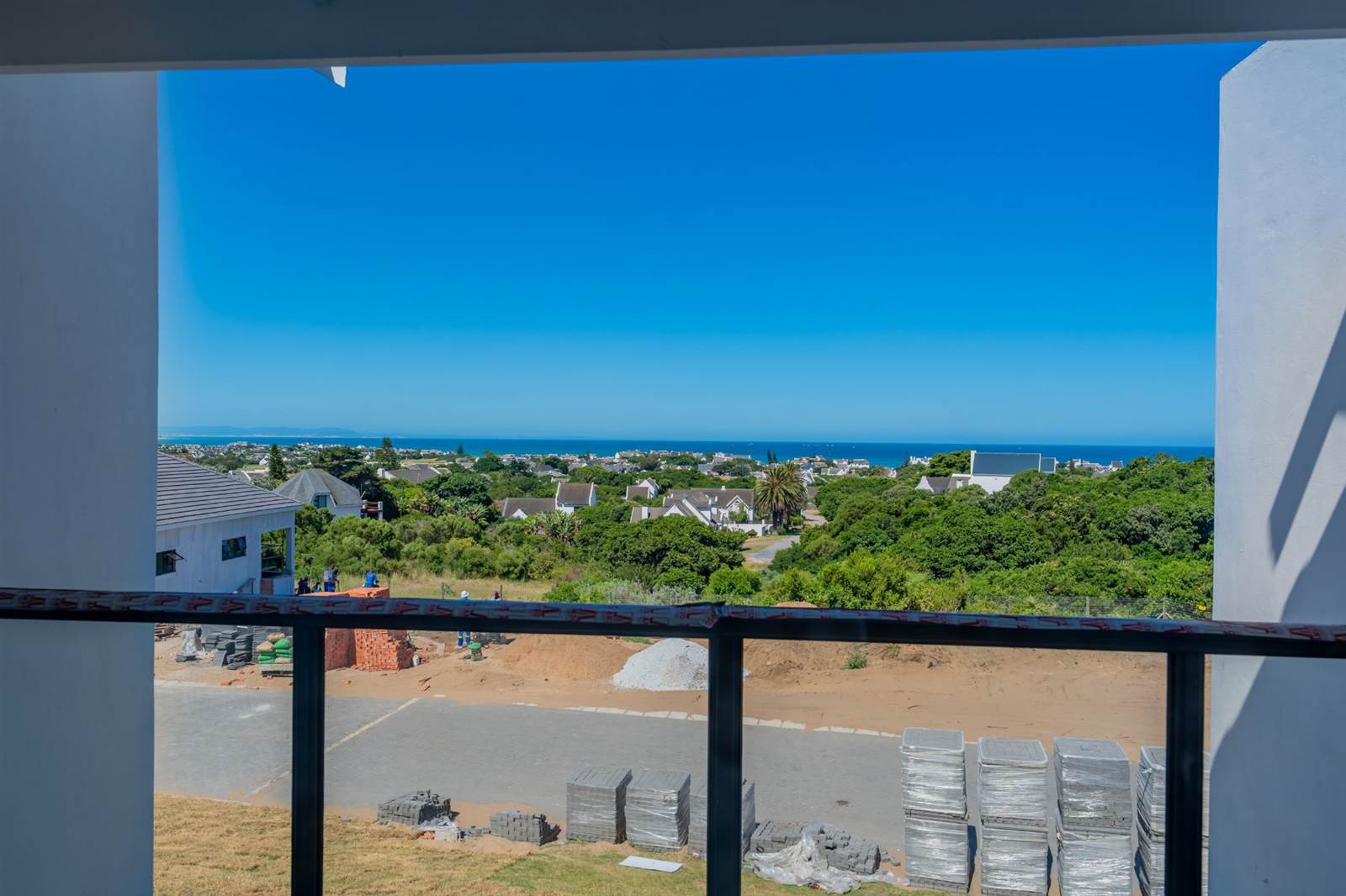 3 Bed Apartment in St Francis Bay photo number 3
