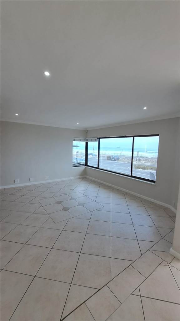 4 Bed House to rent in Tableview RR4108321 Private Property