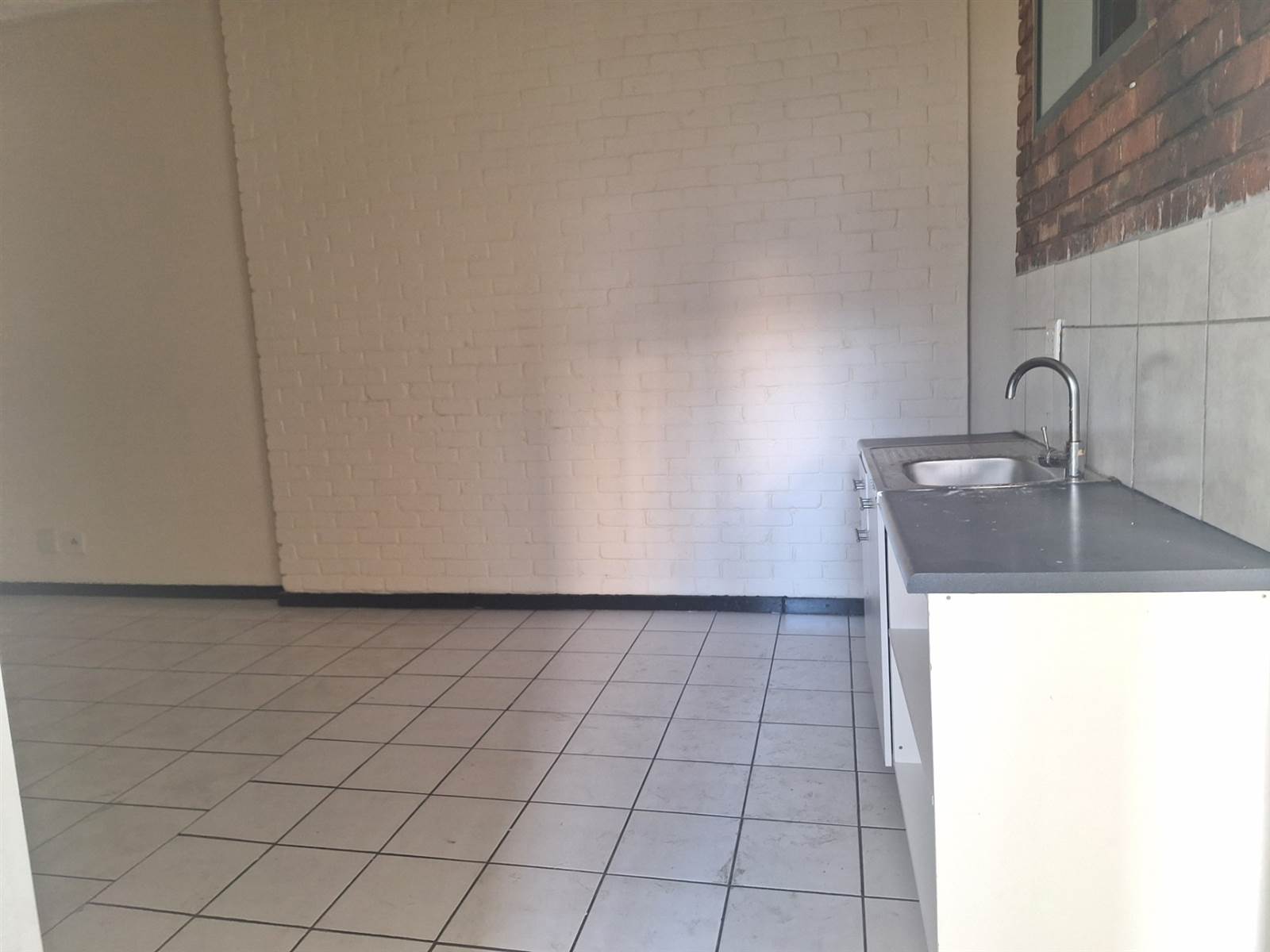 2 Bed Apartment in Johannesburg Central photo number 4
