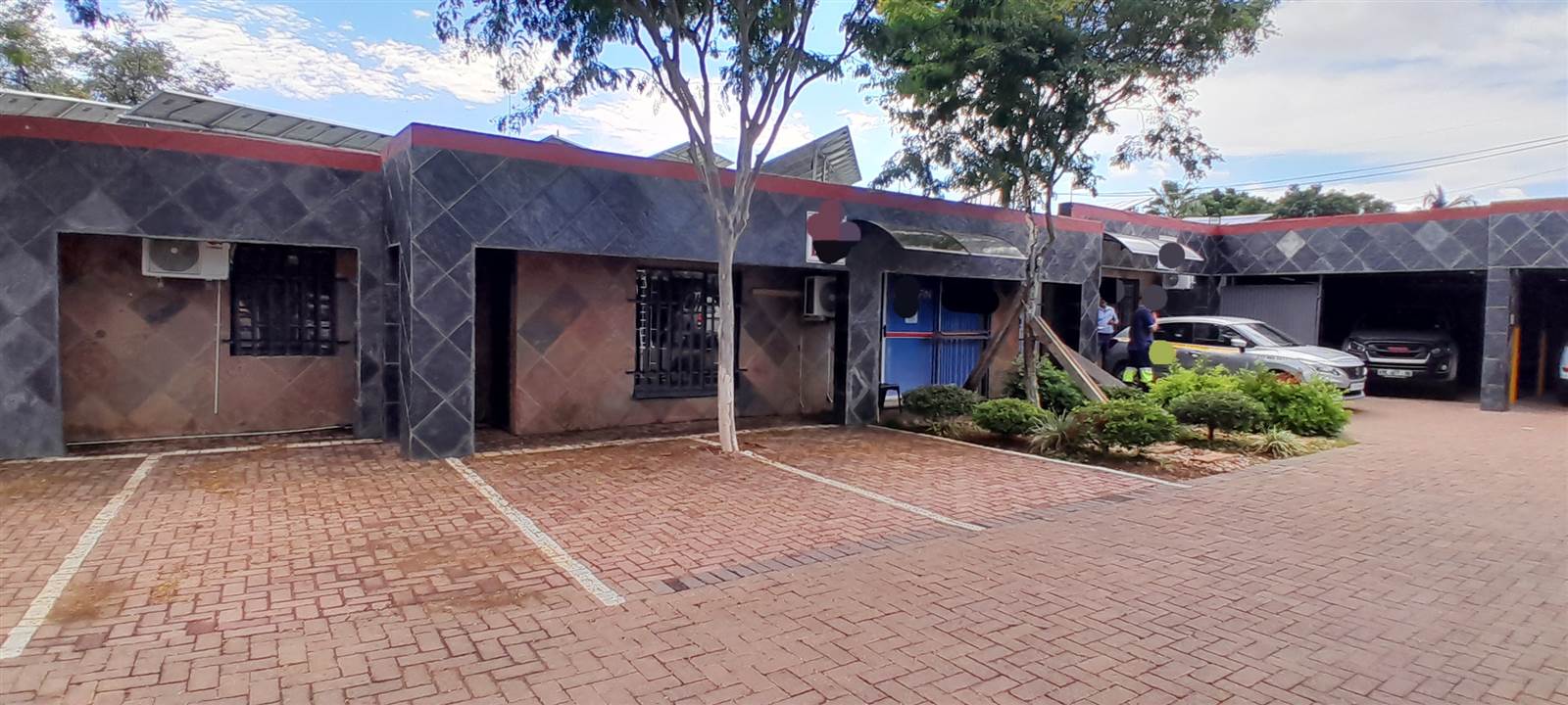 70  m² Commercial space in Rustenburg Central photo number 1