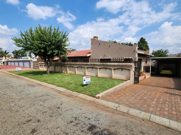 4 Bedroom House 4 Bedroom House