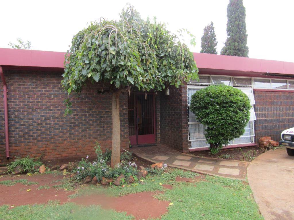 3 Bed House in Carletonville photo number 3