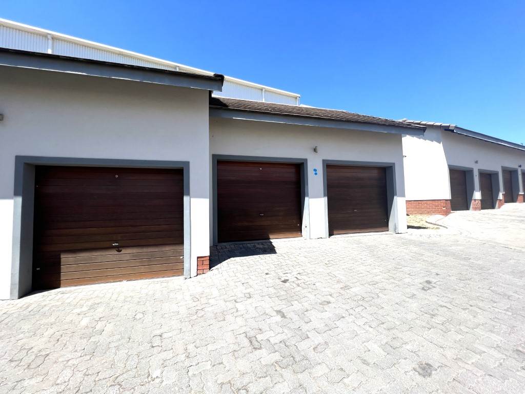 3 Bed Apartment in Fourways photo number 19