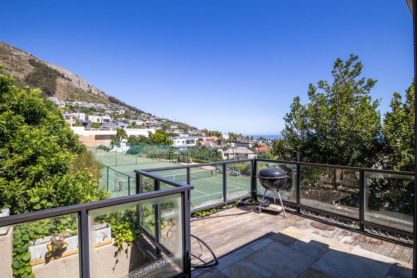 2 Bed House in Fresnaye photo number 18