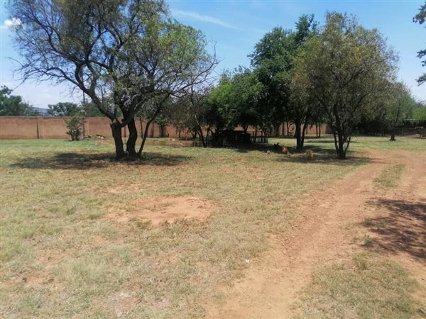 1.2 ha Land available in Melodie