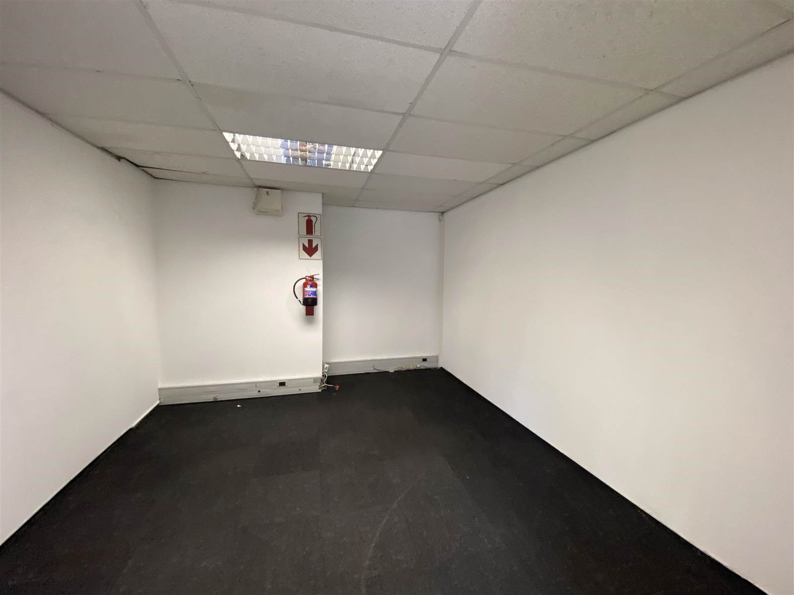 470  m² Commercial space in Parow North photo number 16