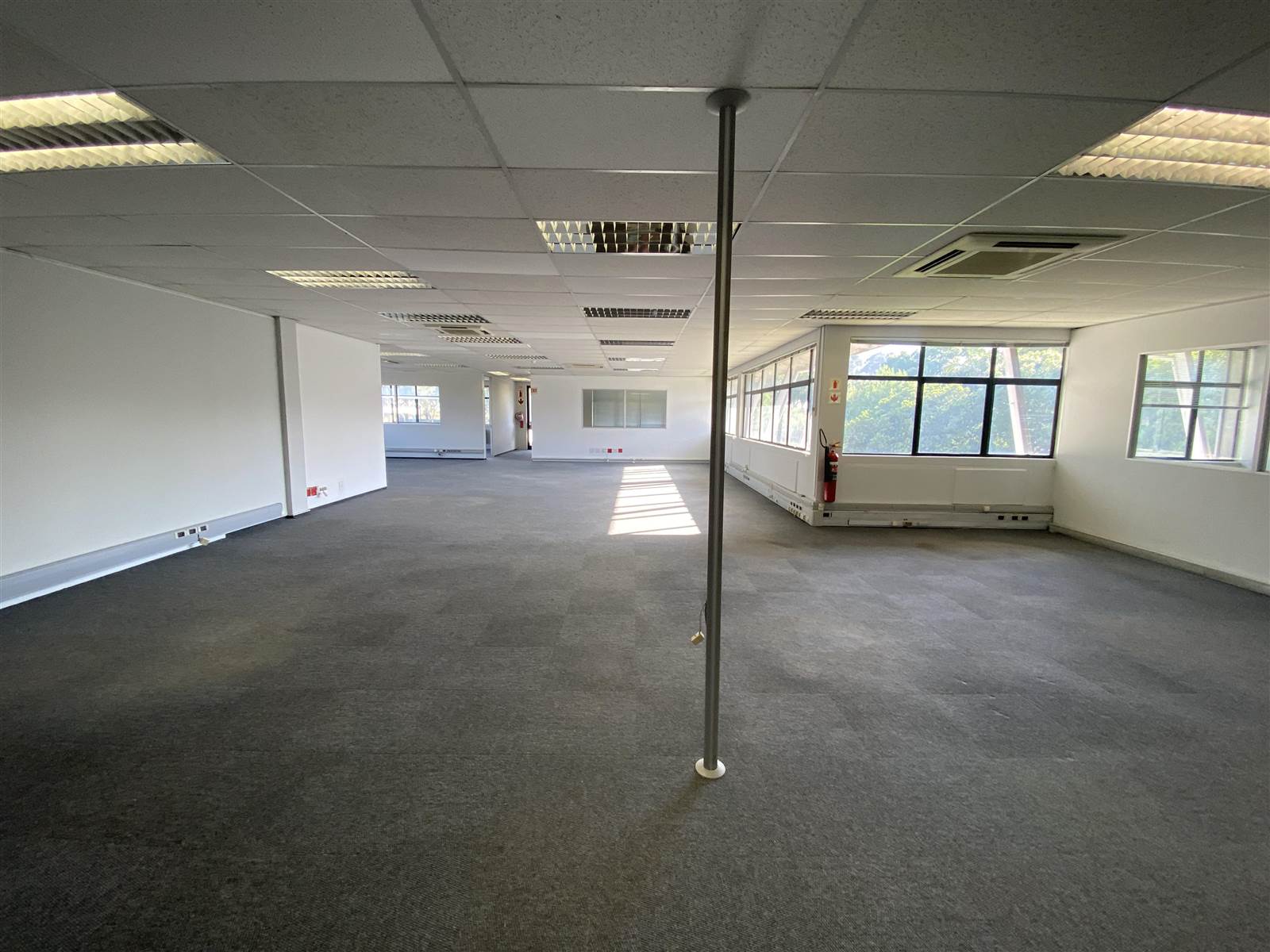 470  m² Commercial space in Parow North photo number 5