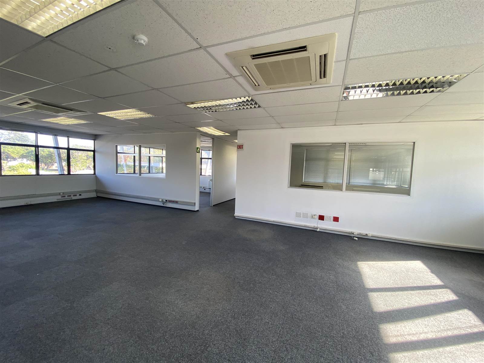 470  m² Commercial space in Parow North photo number 12