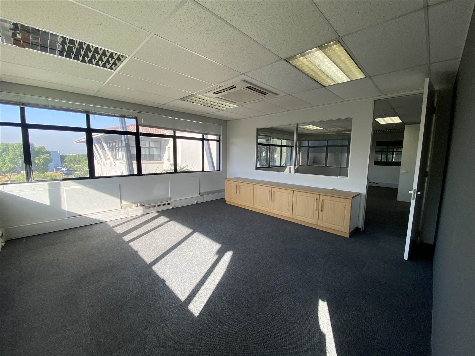 470  m² Commercial space in Parow North photo number 11