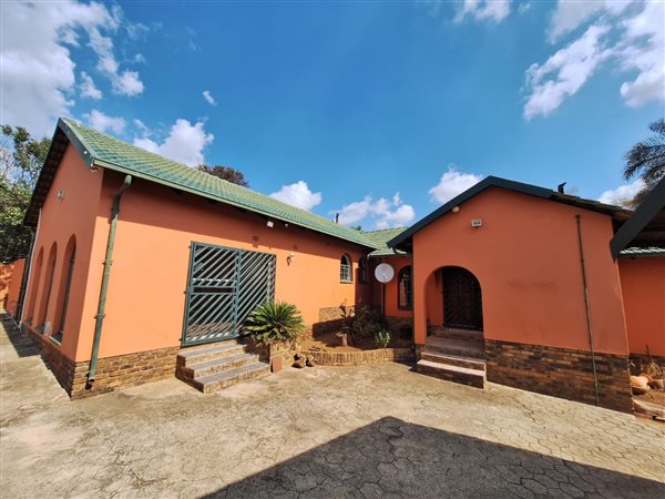 5 Bedroom House 5 Bedroom House