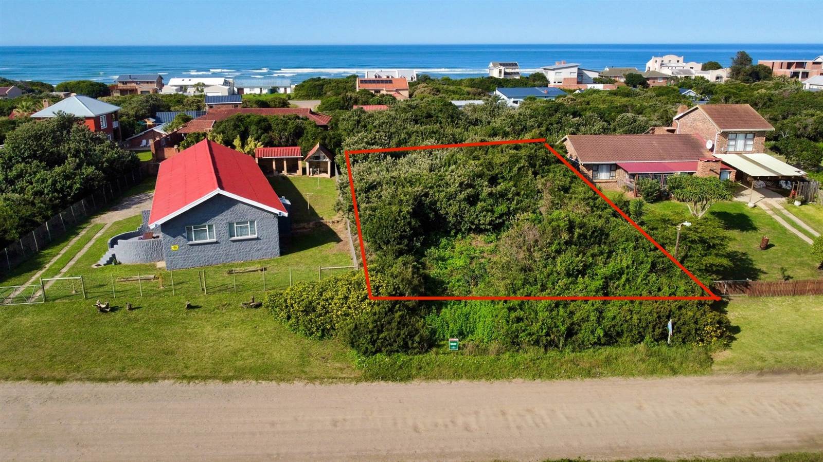 833 m² Land available in Cannon Rocks photo number 2
