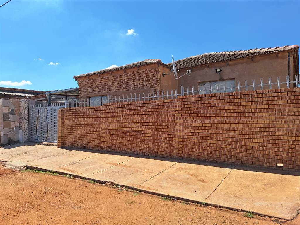 3 Bed House in Soshanguve photo number 2