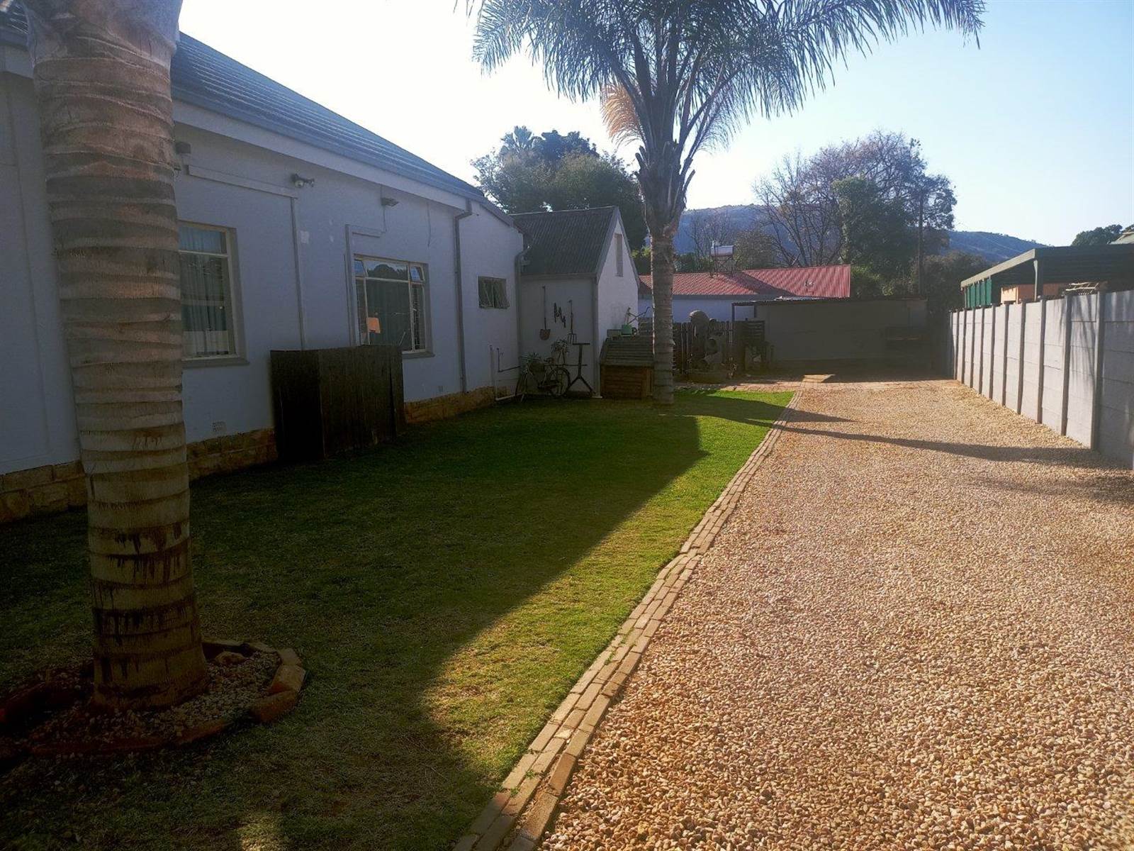 3 Bed House in Parktown Estate photo number 6