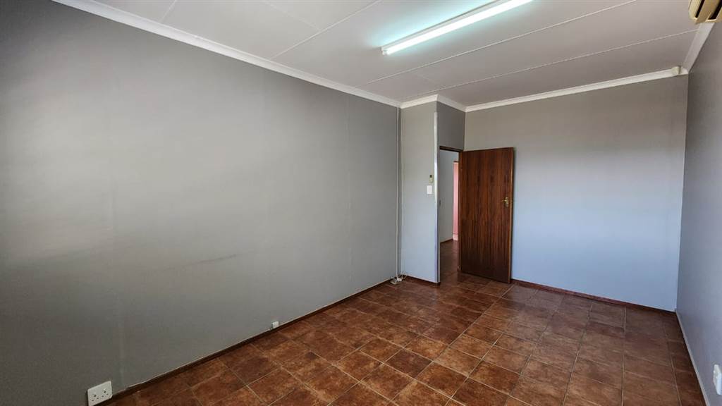 150  m² Commercial space in Centurion CBD photo number 11