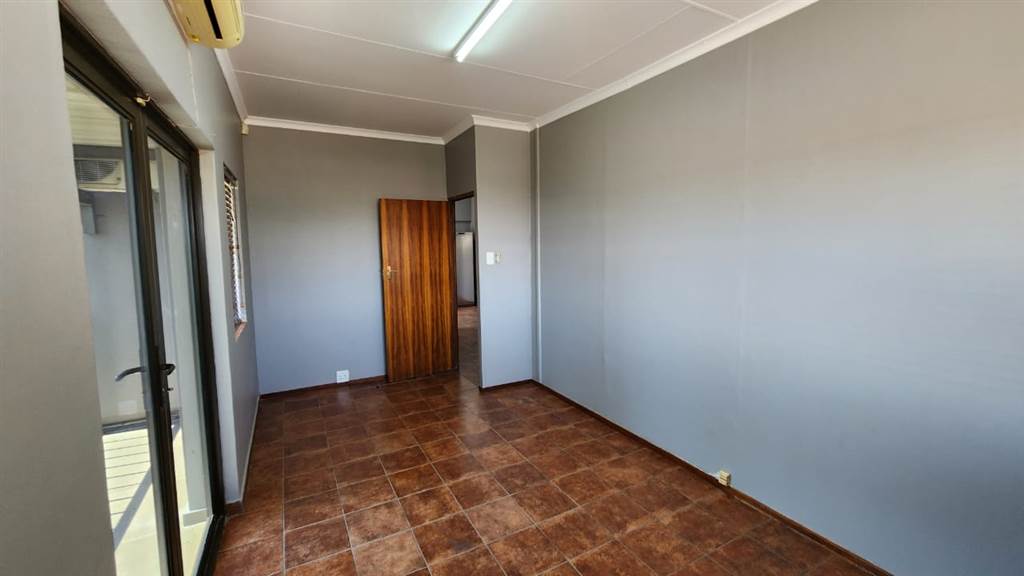 150  m² Commercial space in Centurion CBD photo number 8