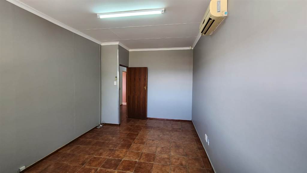 150  m² Commercial space in Centurion CBD photo number 10
