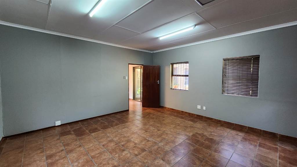 150  m² Commercial space in Centurion CBD photo number 3
