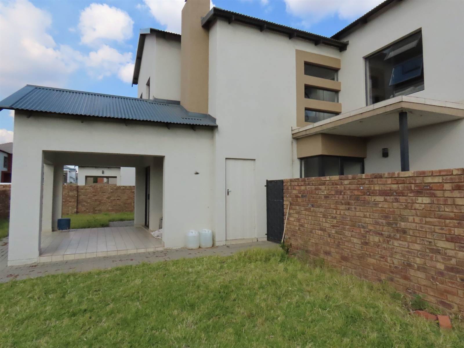 3 Bed Townhouse in Derdepoort photo number 21
