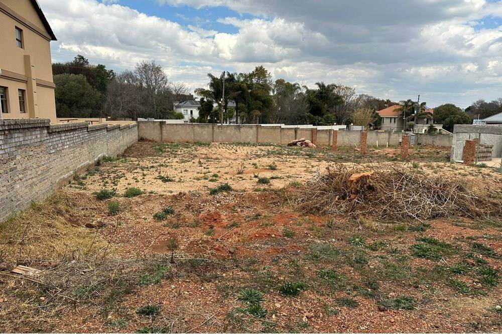 878 m² Land available in Eldoraigne photo number 3