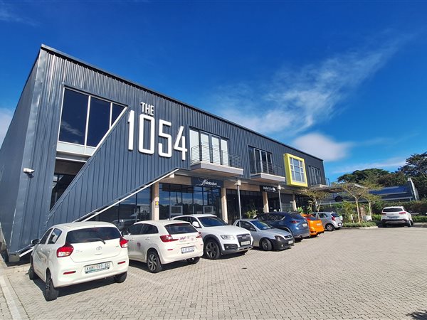 82  m² Commercial space