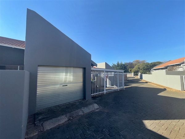 3 Bedroom Townhouse 3 Bedroom Townhouse