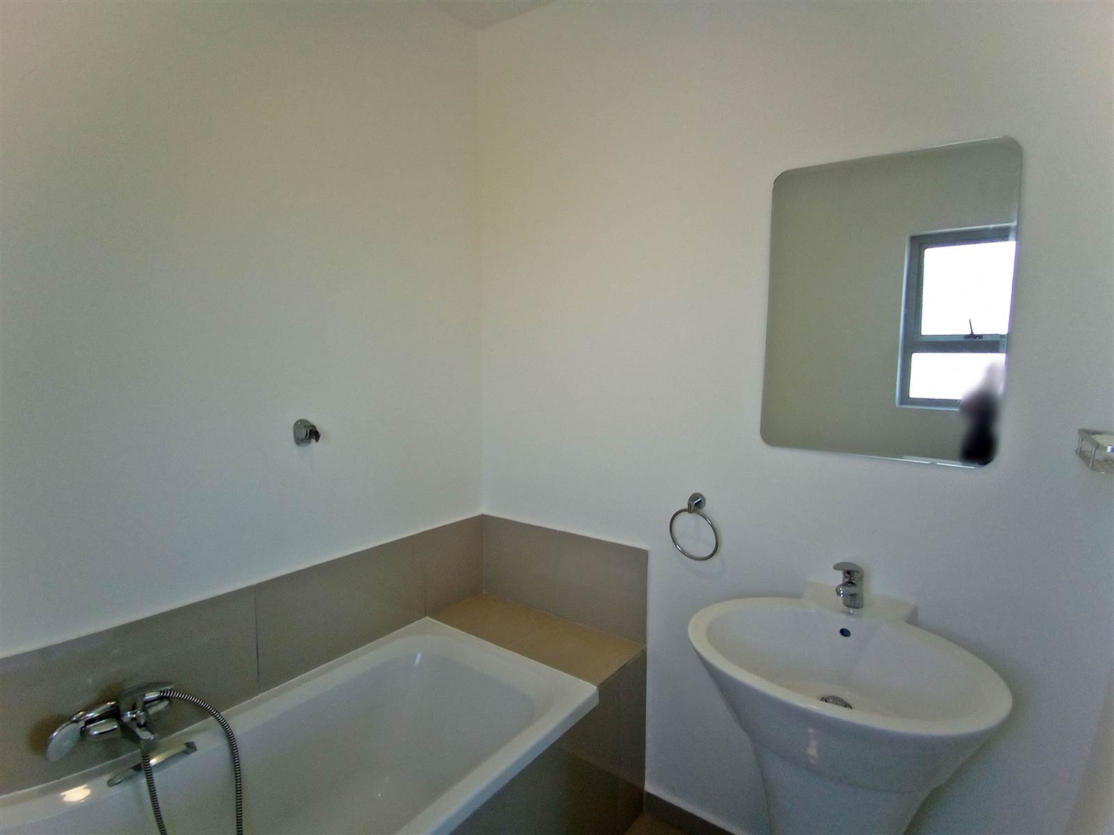 2 Bed Flat in Athlone Park photo number 17