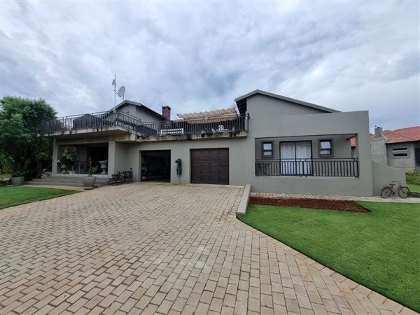 4 Bed House in Buffelspoort