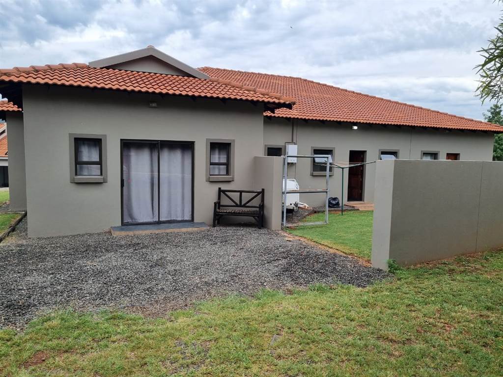 4 Bed House in Buffelspoort photo number 10