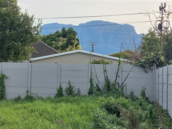 374 m² Land