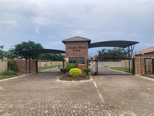 3 Bedroom Townhouse 3 Bedroom Townhouse