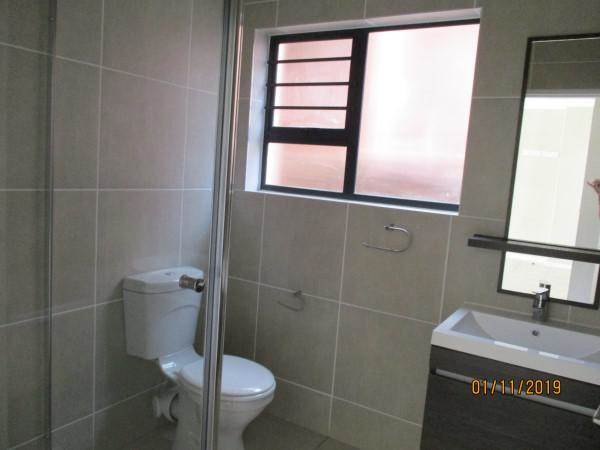 3 Bed Apartment in Olivedale photo number 12