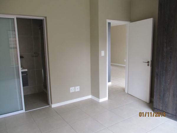 3 Bed Apartment in Olivedale photo number 3