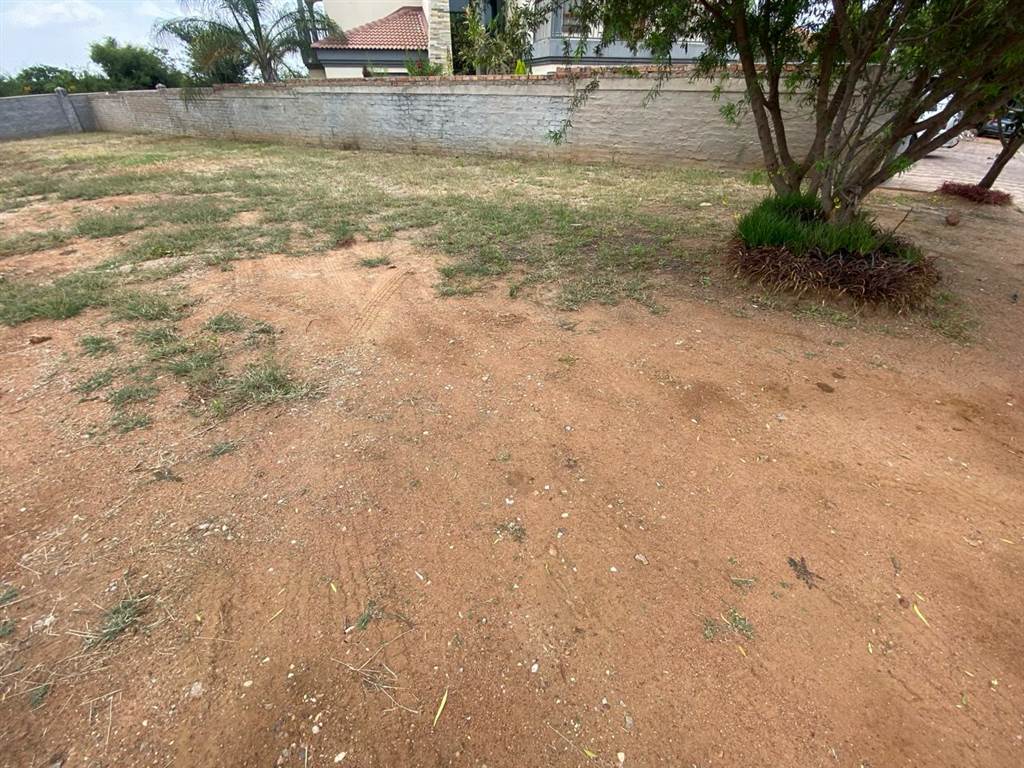 640 m² Land available in Bendor photo number 2