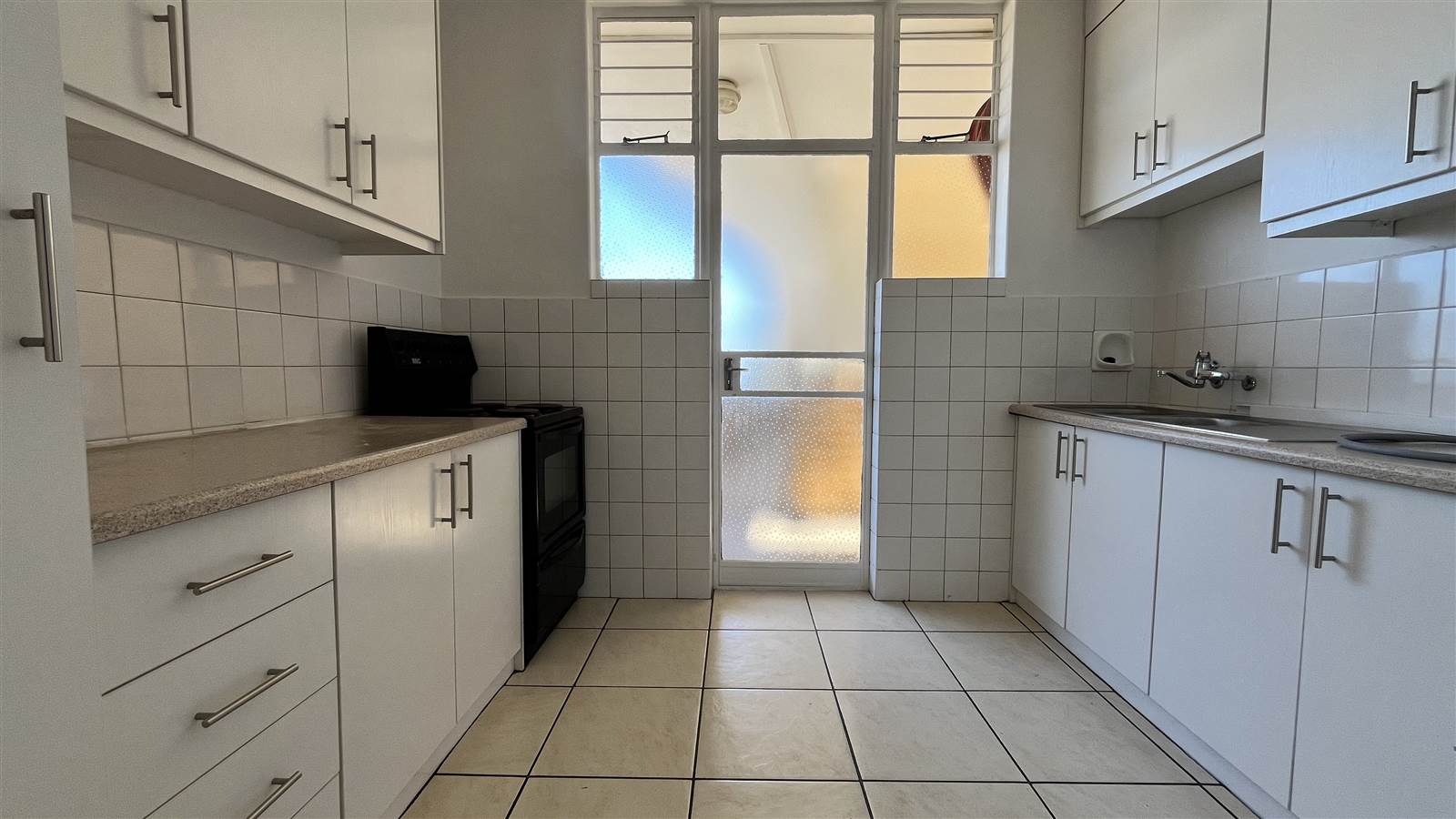 2 Bed Apartment in Constantia Kloof photo number 11