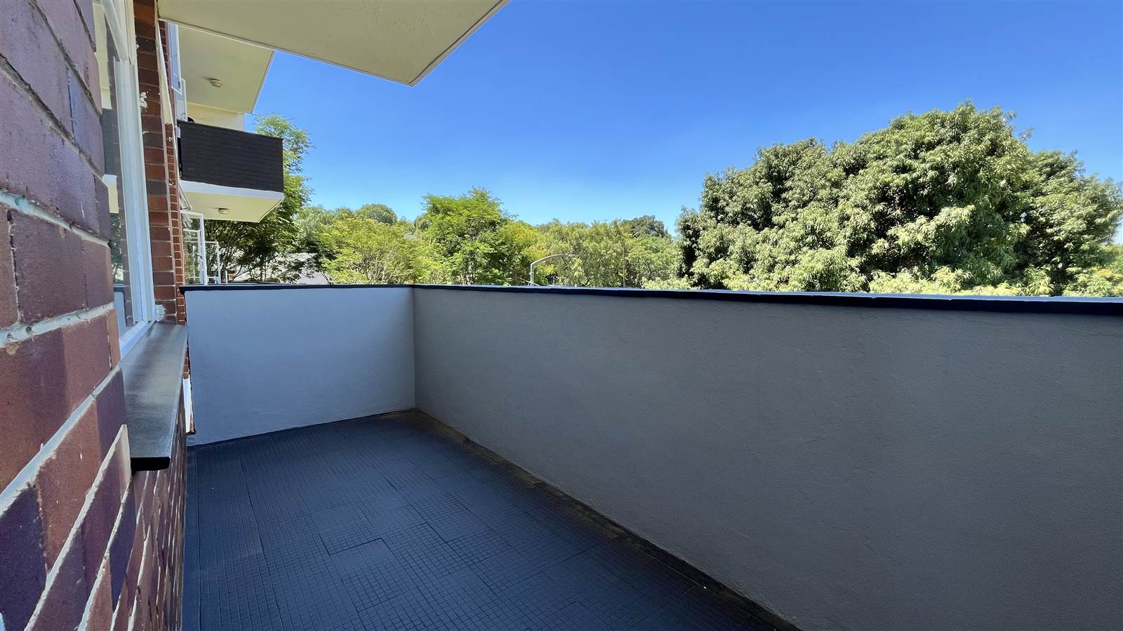2 Bed Apartment in Constantia Kloof photo number 4