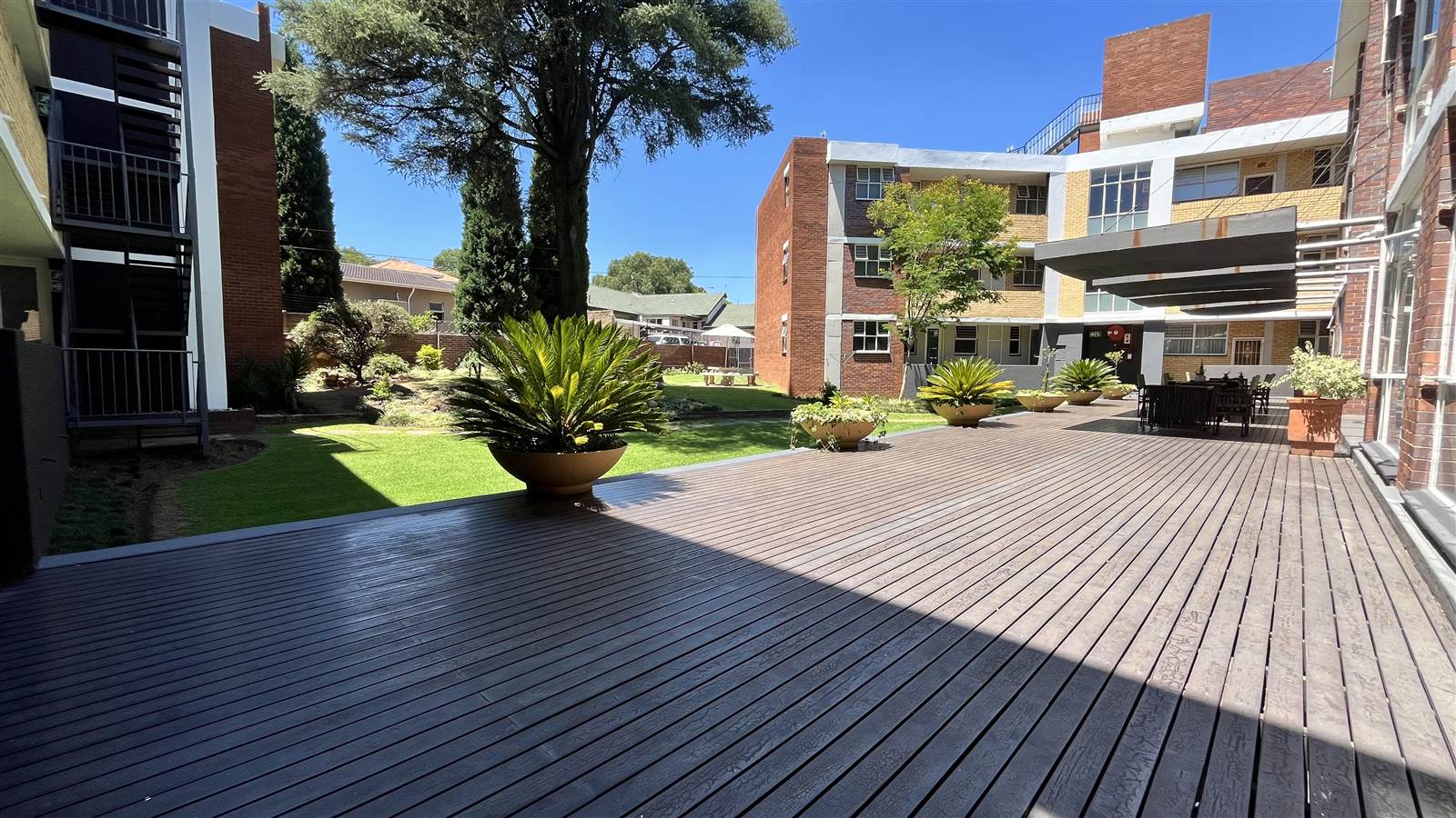 2 Bed Apartment in Constantia Kloof photo number 15