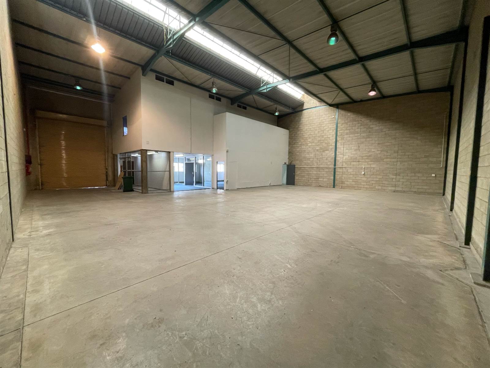 430  m² Commercial space in Linbro Park photo number 2