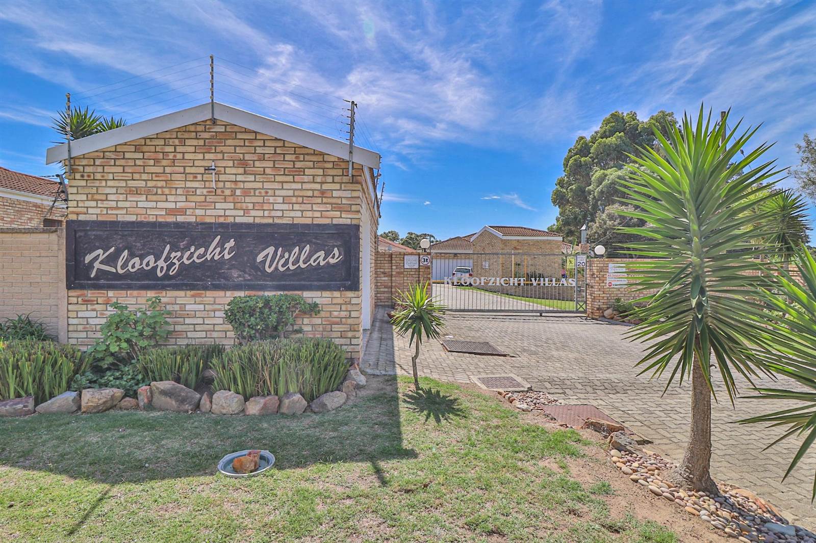 4 Bed Townhouse in Glenroy Park photo number 1