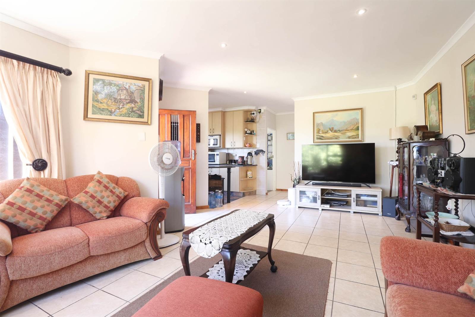 4 Bed Townhouse in Glenroy Park photo number 7