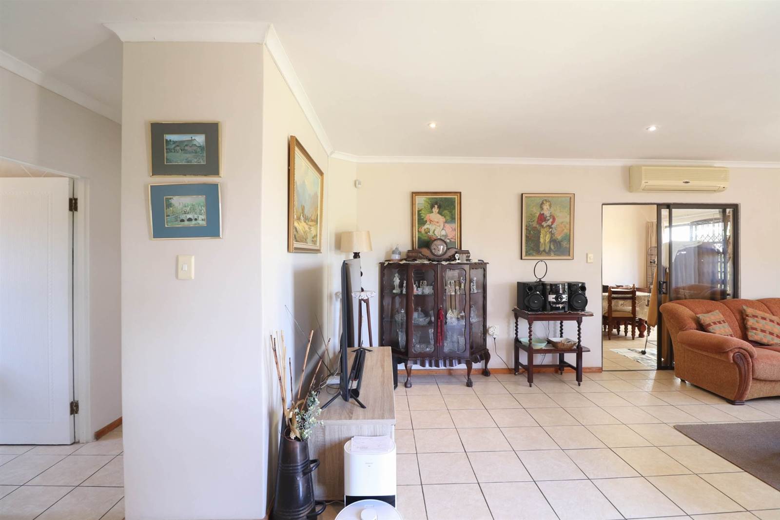 4 Bed Townhouse in Glenroy Park photo number 4