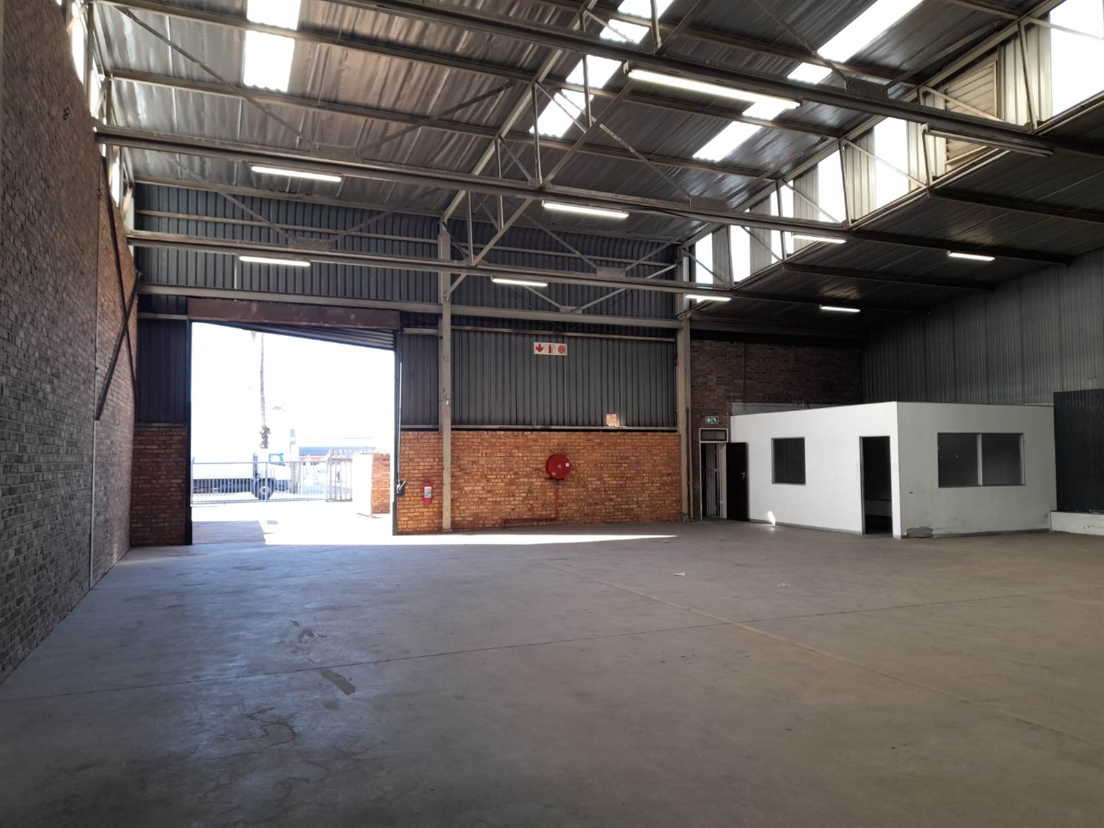 607  m² Commercial space in Jet Park photo number 9