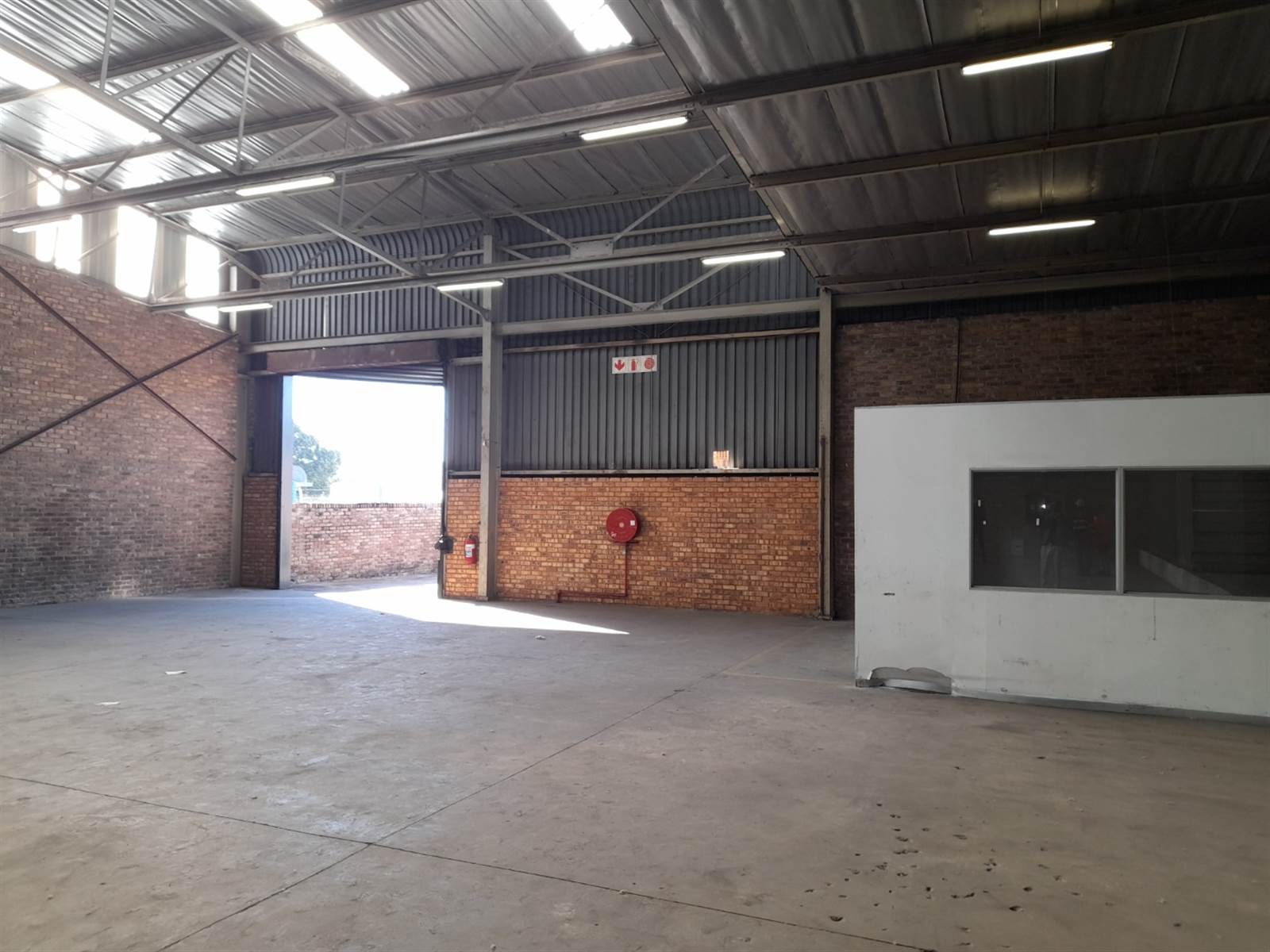 607  m² Commercial space in Jet Park photo number 11