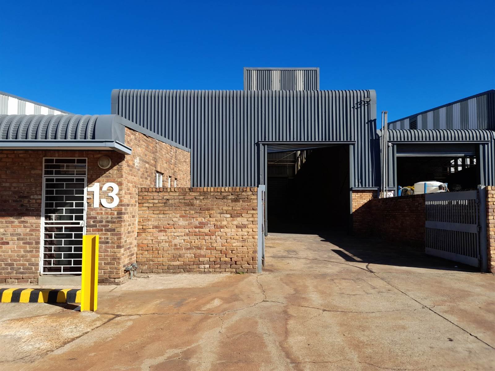607  m² Commercial space in Jet Park photo number 1