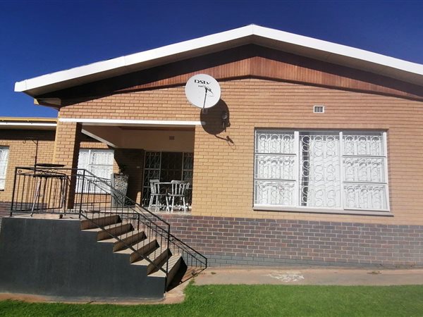 5 Bed House in Upington