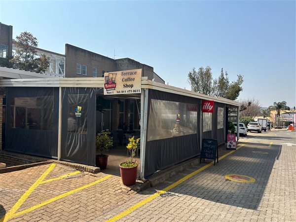 218  m² Commercial space