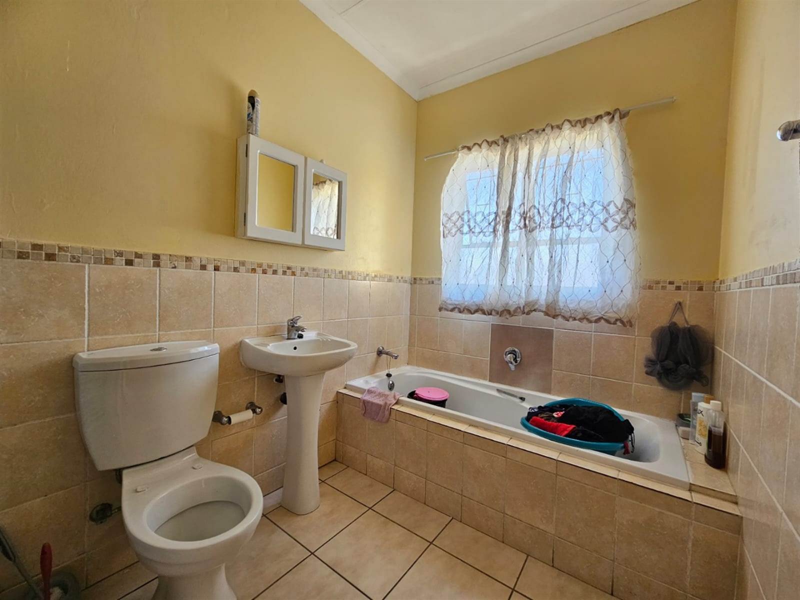 2 Bed Townhouse in Ormonde photo number 5
