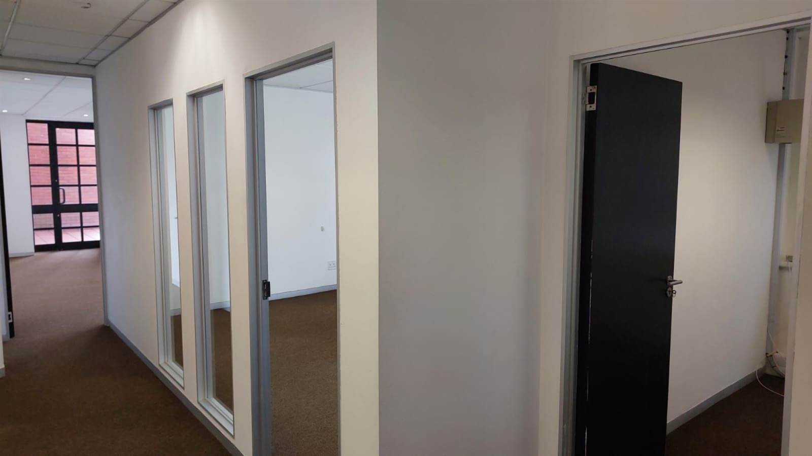 396.56  m² Office Space in Bryanston photo number 15