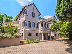6 Bed House in Baileys Muckleneuk