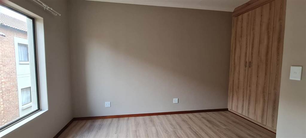 2 Bed Flat in Trichardt photo number 9